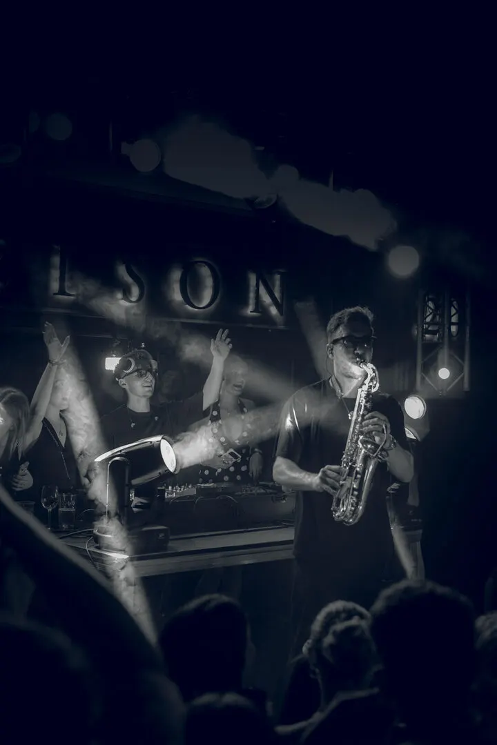 EDDSAX au saxophone aux côtés de Wattiox